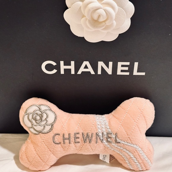 NEW Camellia Chewnel Designer Plush squeaky Pink Dog Toy. Camellia & Pearls🐾💮 - Picture 3 of 7